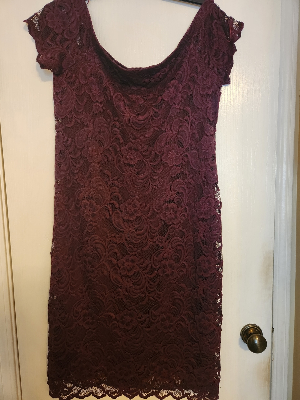 Plus Size Women's Lace Cocktail Dress - Burgundy